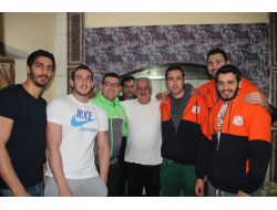 'Köfteci' Şero, Bilecik Belediyespor Oyuncularına “bir Baba Hindi” Çektirdi