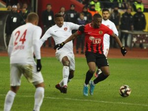 Galatasaray’ın Peşinde Olduğu Jesse, Süper Lig Yıldızlarına Fark Attı