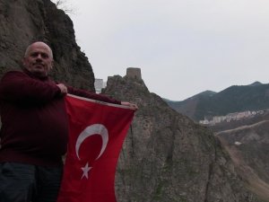 Artvinli Kalesini Gezmek Ve Kale Burçlarında Bayrağının Dalgalanmasını İstiyor