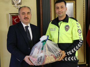 Rize'de Duyarlı Polis Memuruna Belediye Başkanı Metin'den Teşekkür