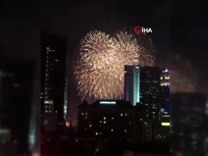 Singapur Yeni Yılı Havai Fişeklerle Karşıladı