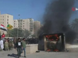 Abd’nin Bağdat Büyükelçiliği Binası Önündeki Protestolar Devam Ediyor