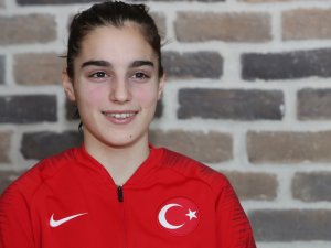 Beyza Kara: "Ay-yıldızlı Formayı Giymek Büyük Bir Onur"