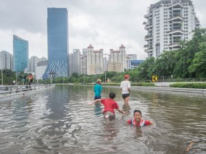 Endonezya’daki Sel Felaketinde Ölü Sayısı 21’e Yükseldi