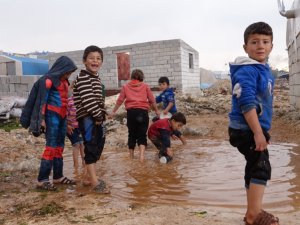 Suriye’de İç Savaşın Kaybedeni Çocukların Kamplardaki Yaşam Mücadelesi