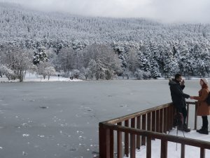 Gölcük Tabiat Parkı’ndaki Göl Buz Tuttu