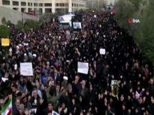 İranlılar General Süleymani’nin İntikamı İçin Meydanlara İndi