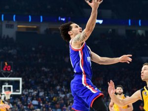 Anadolu Efes 14. Galibiyetini Aldı