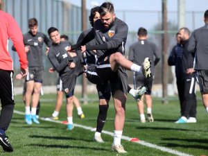 Kayserispor’un Antalya Kampı Başladı