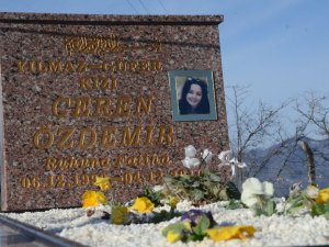 Ceren’in Sosyal Medya Paylaşımı Mezar Taşına İşlendi