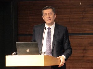 Bakan Selçuk Bursiyerlere Seslendi