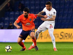 Başakşehir Arda Turan İle Yollarını Ayırdı !