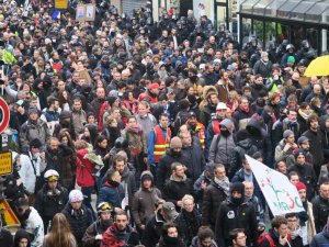 Paris’te Emeklilik Reformu Karşıtı Gösteri