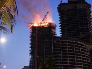 Suudi Arabistan’da İnşaat Halindeki Kulede Yangın