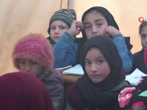 Esad Rejiminin Bombardımanı Sürerken, Öğrenciler Dersleri Ailelerinden Alıyor