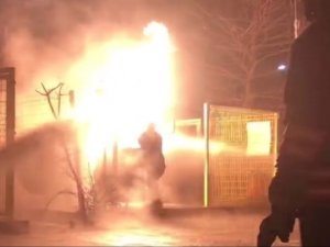 Kahraman İtfaiyeci Lpg Tankınındaki Yangını Canını Hiçe Sayarak İşte Böyle Söndürdü