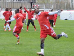 Samsunspor’da Neşeler Yerinde