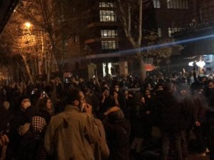 İran’da Ukrayna Uçağının Düşürülmesi Protesto Edildi
