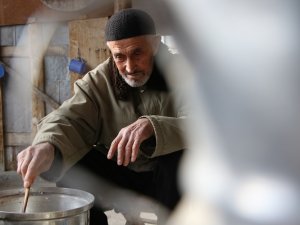 Tenceresi 10 Yıldır Kediler İçin Kaynıyor