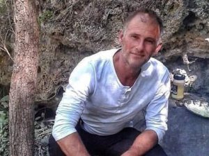 Elinde Çocuğu İçin Aldığı Doğum Günü Pastasıyla Can Veren Baba Karlar Altında Son Yolculuğuna Uğurlandı