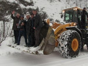 Artvin’de Macahel’e Ulaşım Kar Yağışı İle Birlikte Güçleşti