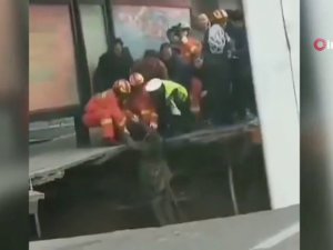 Çin’de Yol Çöktü, Otobüs İçine Düştü: 6 Ölü, 15 Yaralı