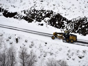 Gümüşhane’de Karla Mücadele Çalışmaları Devam Ediyor