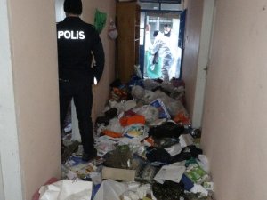 Bu Evden Yaklaşık 20 Ton Çöp Çıkarıldı