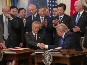 Abd İle Çin Arasında Ticaret Savaşının Bitirilmesi Yönünde İlk İmza