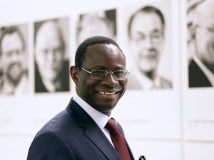 Alman Milletvekilinin Ofisi Kurşunlandı