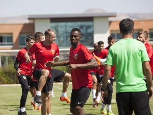 Kayserispor’da Mensah Kadro Dışı Bırakıldı