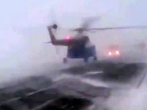 Helikopter Kar Fırtınası Nedeniyle Kara Yoluna Acil İniş Yaptı