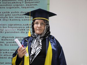 68 Yaşında Liseyi Bitirdi: Hedefi Hukuk Okumak