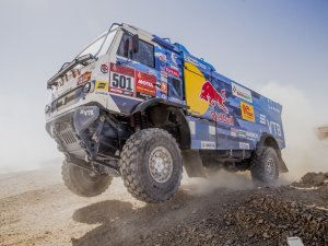 Peterhansel Kazandı, Sainz Zirveyi Korudu