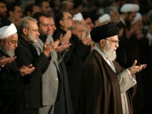 İran Dini Lideri Hamaney 8 Yıl Aradan Sonra Cuma Namazı Kıldırdı