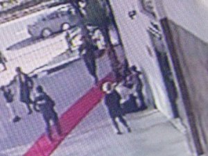 9 Yaşındaki Çocuk 2. Kattan Beton Zemine Düşerek Ağır Yaralandı