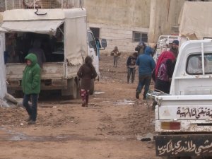 Bombardımandan Kurtulmak İçin Dağın Tepesine Sığındılar