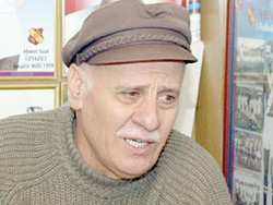 Ahmet Suat Özyazıcı kalp krizi geçirdi