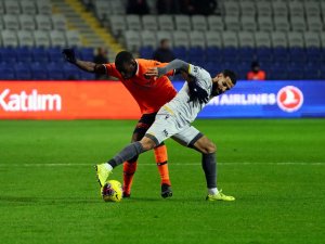 Demba Ba Kadıköy’de Yok