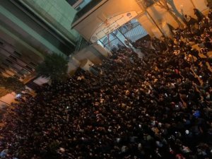 Lübnan’da Protestocularla Polis Arasında Arbede: 100 Yaralı