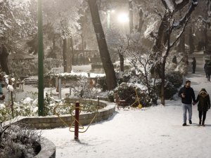 Tahran’da Okullara Kar Tatili