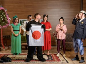 Gugulumdakiler ’Gergin Aile’ İle Perdeleri Açıyor