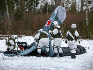 Rus Askerleri Tatbikatta Uçak Ve Tank Kamuflajları Kullandı