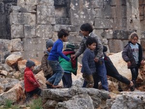 Halep’ten Kaçan Siviller Hayatta Kalmaya Çalışıyor