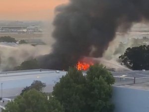 Sydney Havaalanı Yakınındaki Depoda Korkutan Yangın