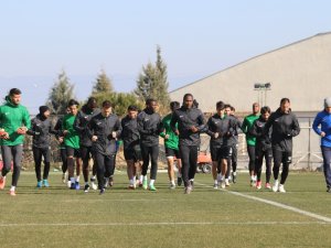 Denizlispor, 3 Eksikle Çalıştı