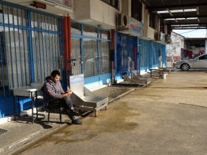 Balıkçı Tekneleri Hava Muhalefeti Nedeniyle Denize Açılamayınca Balık Haline De Balık Gelmedi