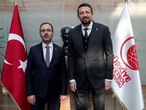 Bakan Kasapoğlu, Tbf Başkanı Hidayet Türkoğlu’nu Ziyaret Etti