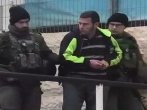 İsrail Askerleri Zihinsel Engelli Filistinliyi Gözaltına Aldı