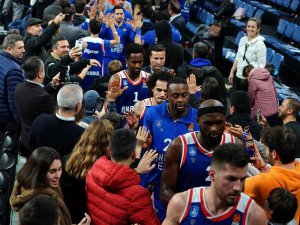 Lider Anadolu Efes, Zorlu Real Madrid Deplasmanında